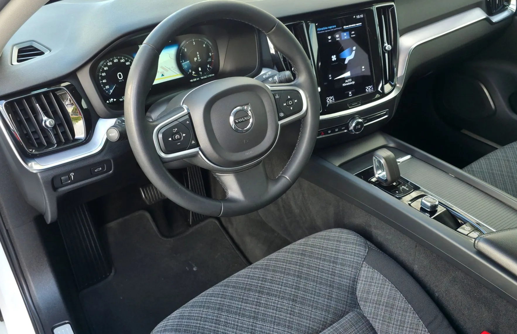 Zunanja slika - Volvo V60 - B4D Core AT FULLED•AMBIENT•ACC•VIRTUAL•KEYLESS•18 - 5
