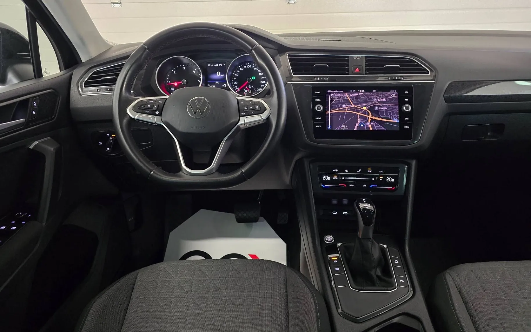 Notranja slika - Volkswagen Tiguan - 2.0 TDI BMT Life DSG - LED.kamera.keyless.ambient - 11