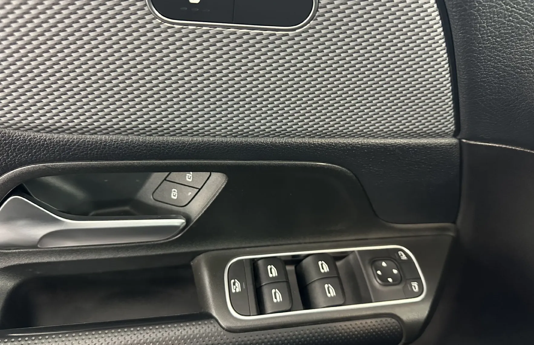 Zunanja slika - Mercedes-Benz GLB-Razred - GLB 200 d 4MATIC Avt.NEMŠKI.KAMERA.PANORAMA.NAVI - 13