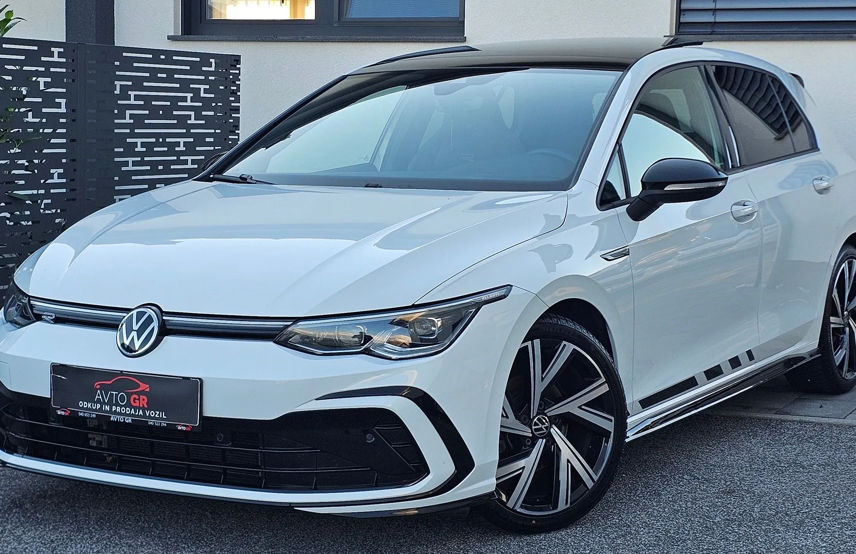 Zunanja slika - Volkswagen Golf - 1.5 eTSI ACT R-Line DSG- ŠIBEDAH-IQ LED-ŠP.IZPUH. - 1