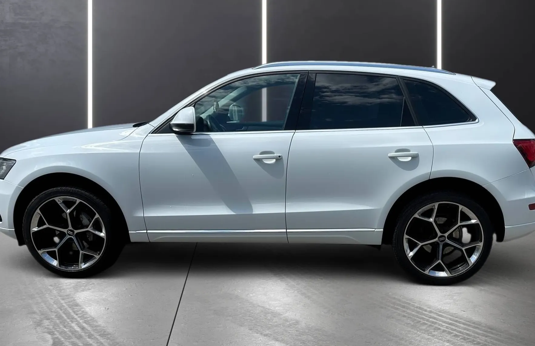 Zunanja slika - Audi Q5 - 2.0 TDI QUATTRO SLOVENSKI BI-XENON NAVI TEMP PDC - 4