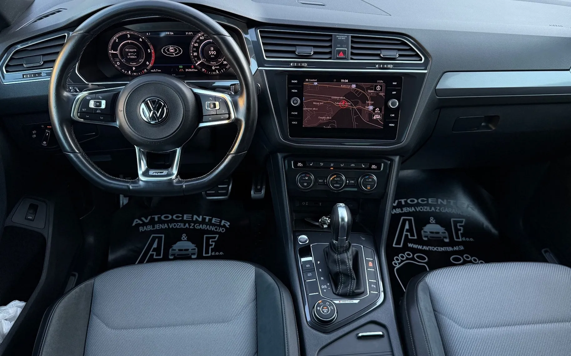 Notranja slika - Volkswagen Tiguan - 2.0 TDI-4X4-DSG-176KW-2X R LINE-VIRTUAL-FUL LED- - 12