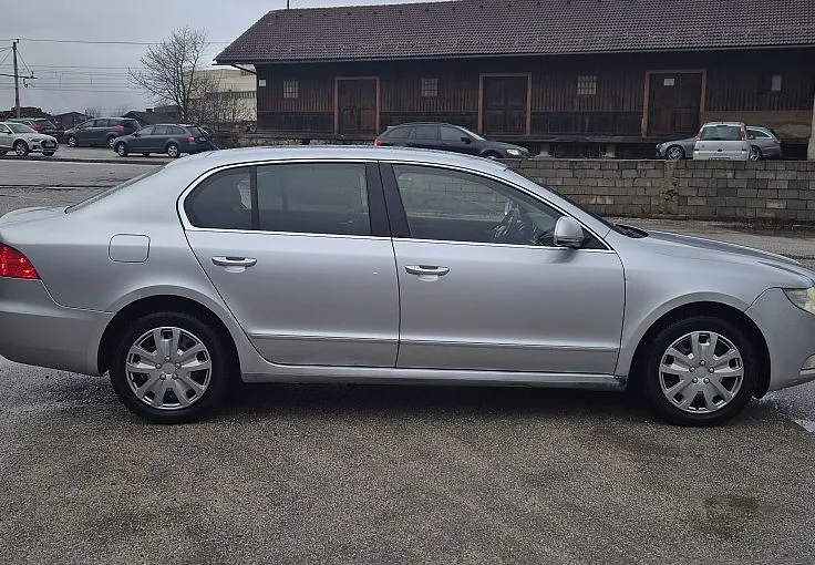 Zunanja slika - Škoda Superb - 1.9 TDI + XENON + NAVI + BREZ POLOGA - 4