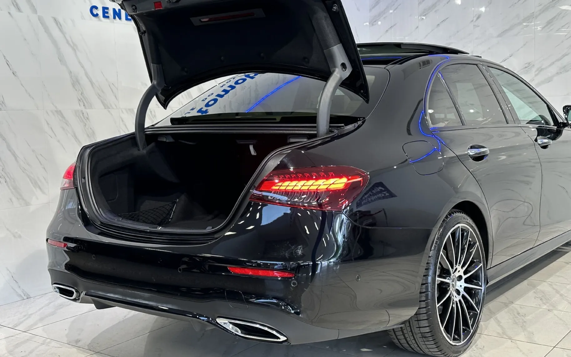 Notranja slika - Mercedes-Benz E-Razred - 200d|AMG|Pano|SoftC|HUD|Designo|Hlajenje|360K|Burm - 7