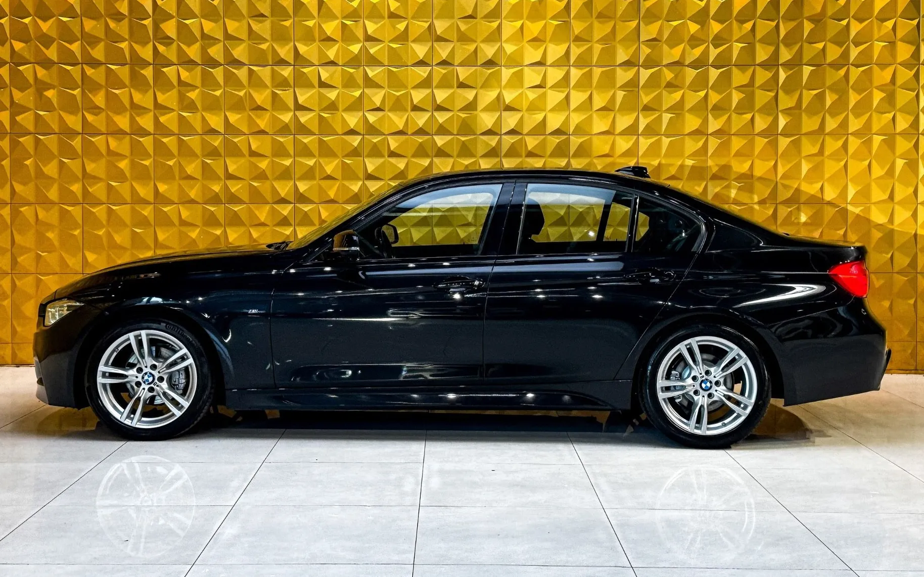 Zunanja slika - BMW serija 3: - 316d M Sport - NAV-TEMP-ALCANTARA-GRETJE SEDEŽEV - 6