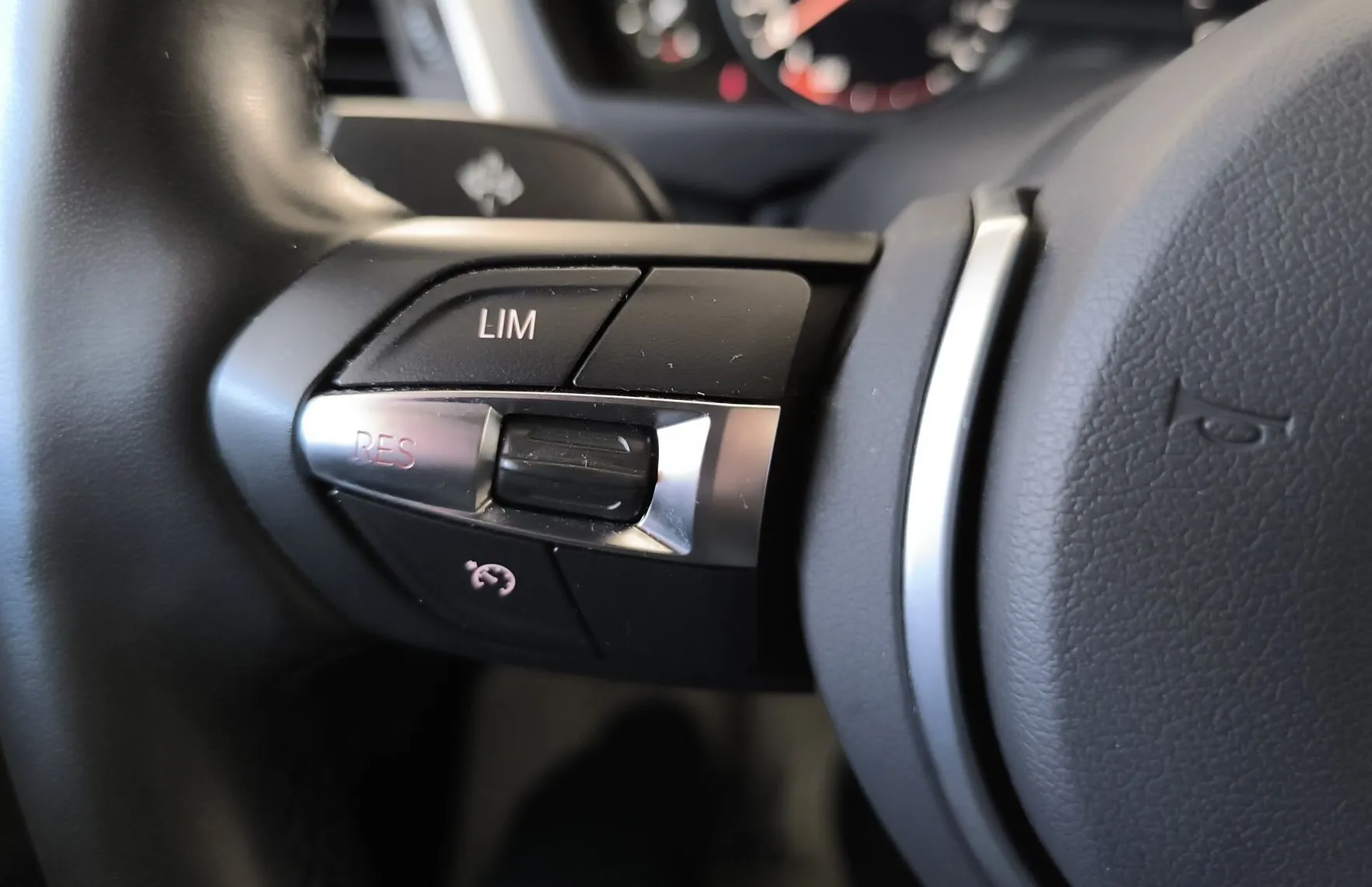 Zunanja slika - BMW Serija 3 - Touring: 318i AVT M SPORT-LED-USNJE-ŠPORTNI SEDEŽI-VIRTU - 20