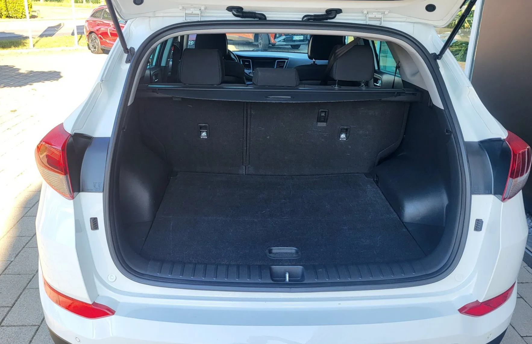 Zunanja slika - Hyundai Tucson - 1.7 CRDi Impression slo-1last-navi-alu-pdc-kamera - 19