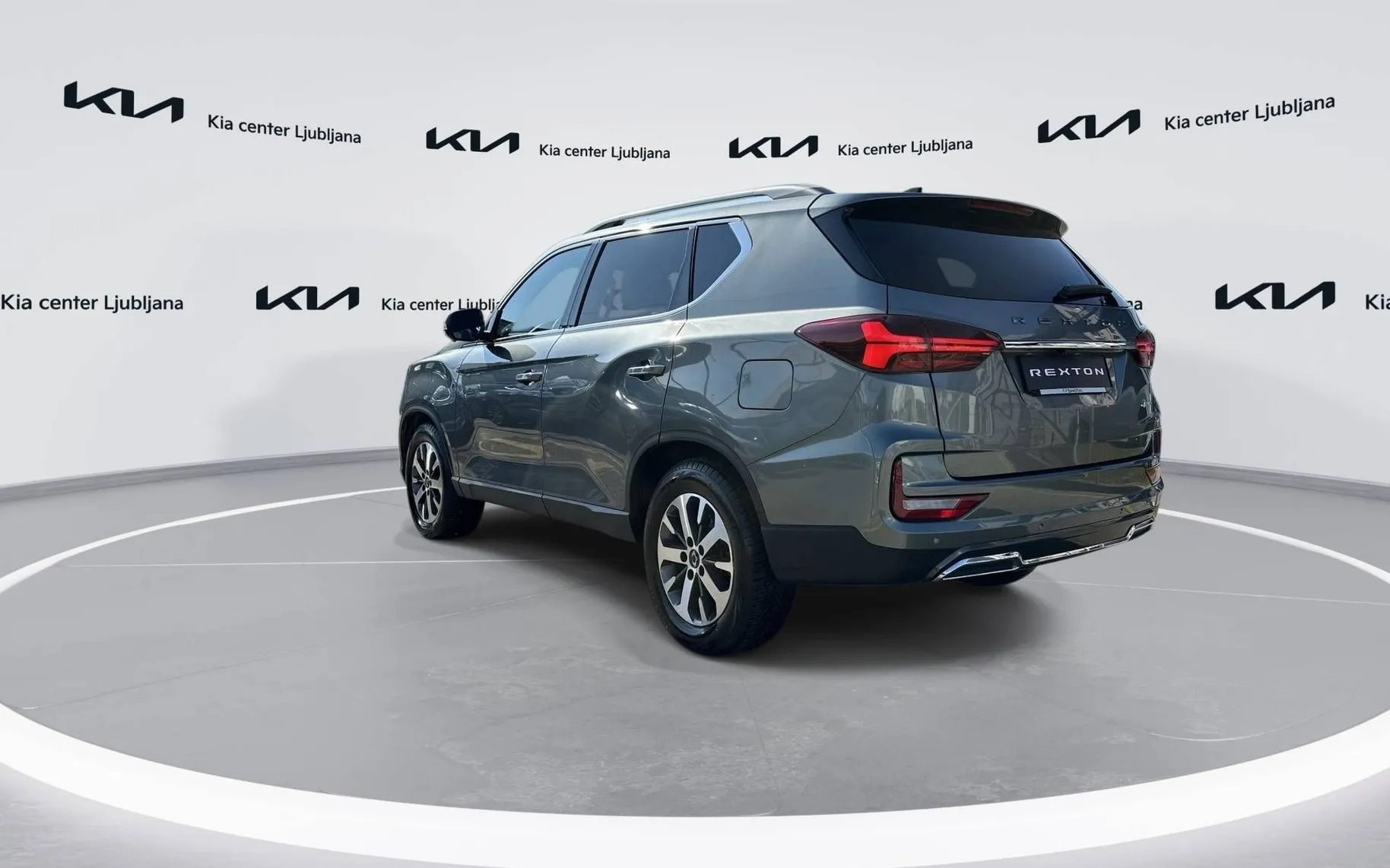 Notranja slika - KG Mobility Rexton - 2.2 XDI LIMITED+ 4x4 AT - 7