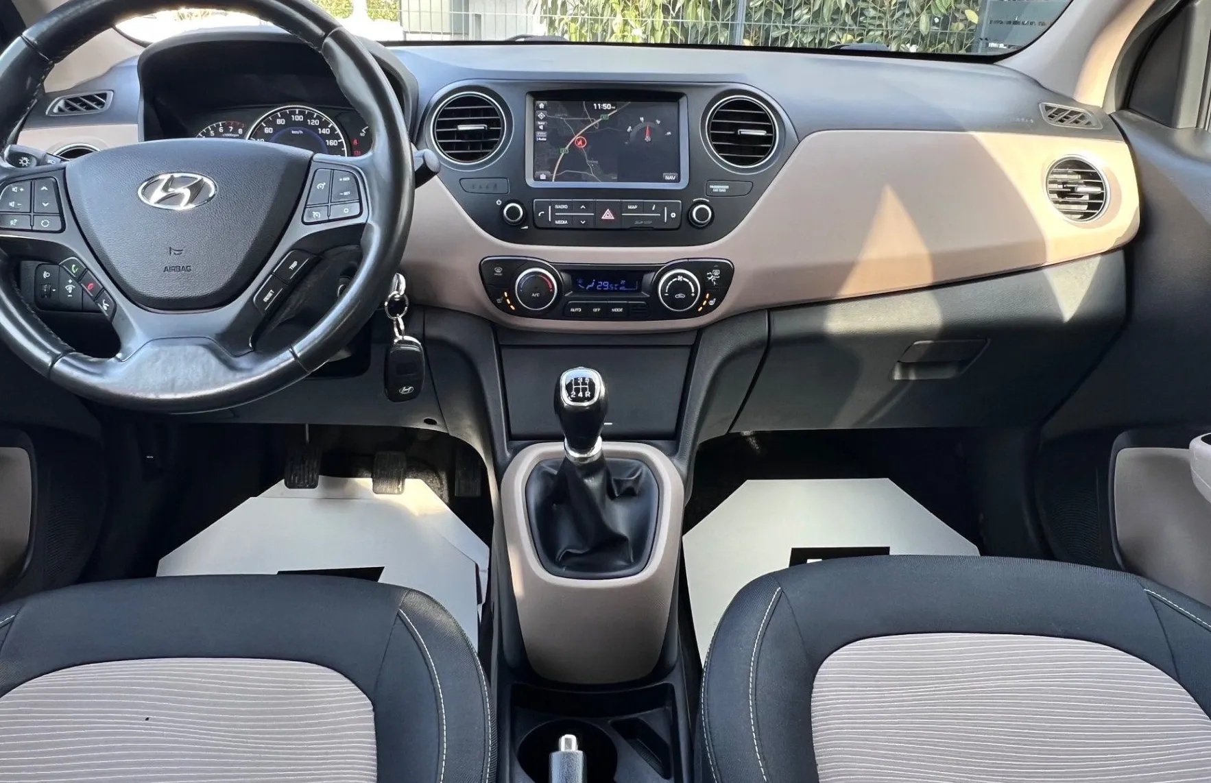 Zunanja slika - Hyundai i10 - 1.25+NAVI+ALU+LED+PDC+SLO - 12