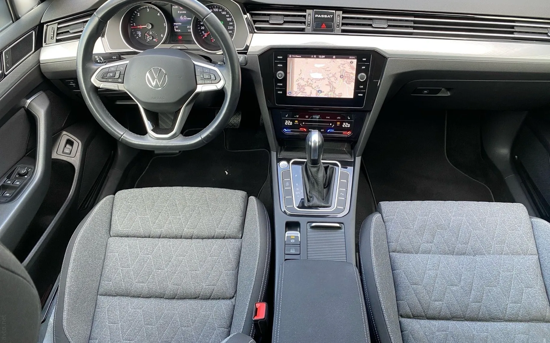 Notranja slika - Volkswagen Passat Variant - 2.0 TDI BMT SCR Elegance avt. 110kW-Vlečna kljuka - 10