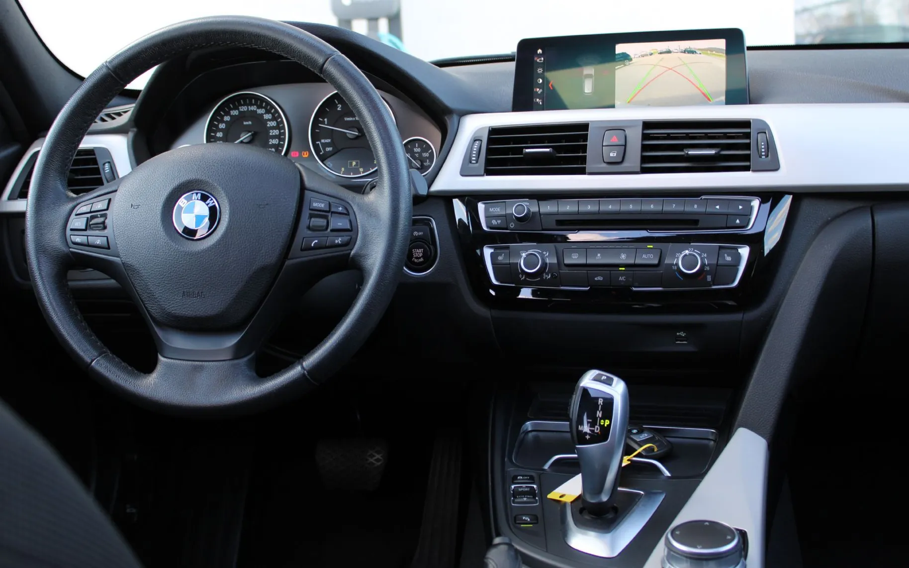 Zunanja slika - BMW Serija 3 - Touring: 320d xDrive Advantage  AT  PANO KAMERA TEMPO NA - 7