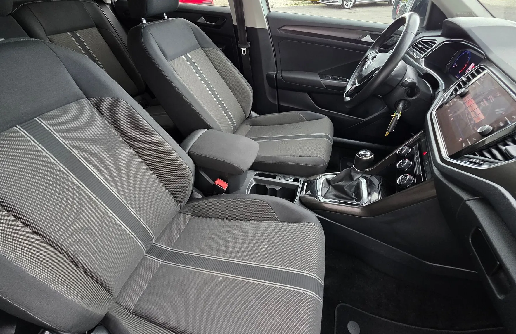 Zunanja slika - Volkswagen T-Roc - 1.6 TDI BMT SPORT LED-VIRTUAL-ALU-PDC - 13