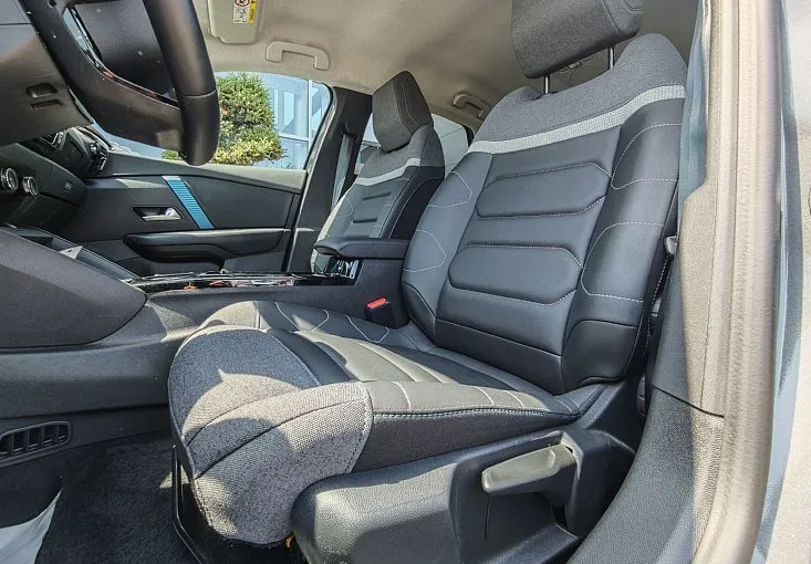 Zunanja slika - Citroën C4 X - Shine Električni 136 - 6