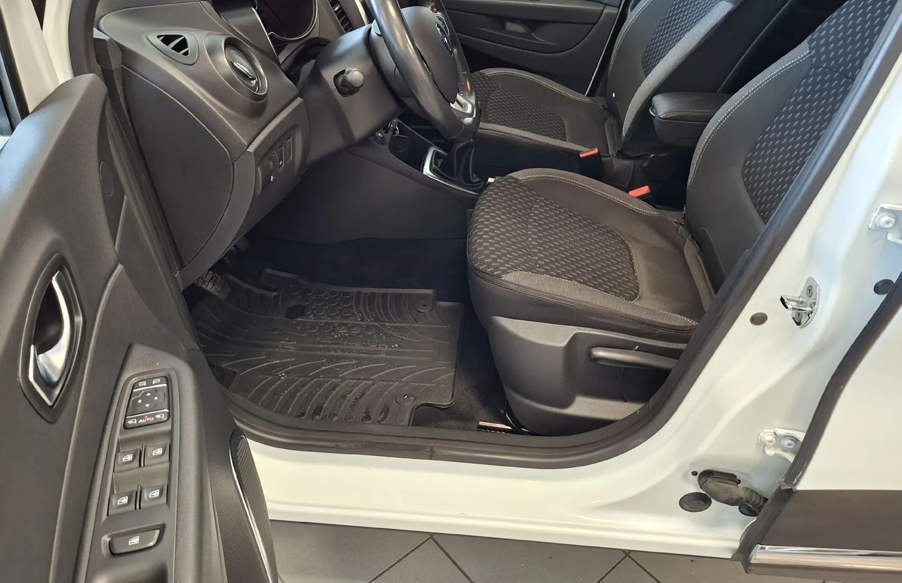 Zunanja slika - Renault Captur - Intens dCi 90-SLO-LED-NAVI-KAMERA-2X PDC- - 15