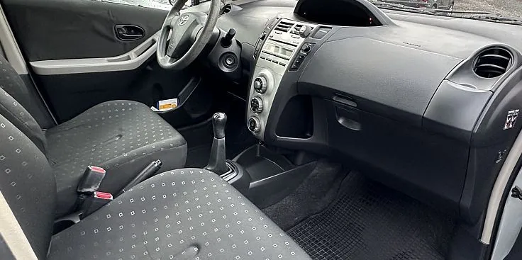 Zunanja slika - Toyota Yaris - 5V 1.4 D4-D Terra+ - 7