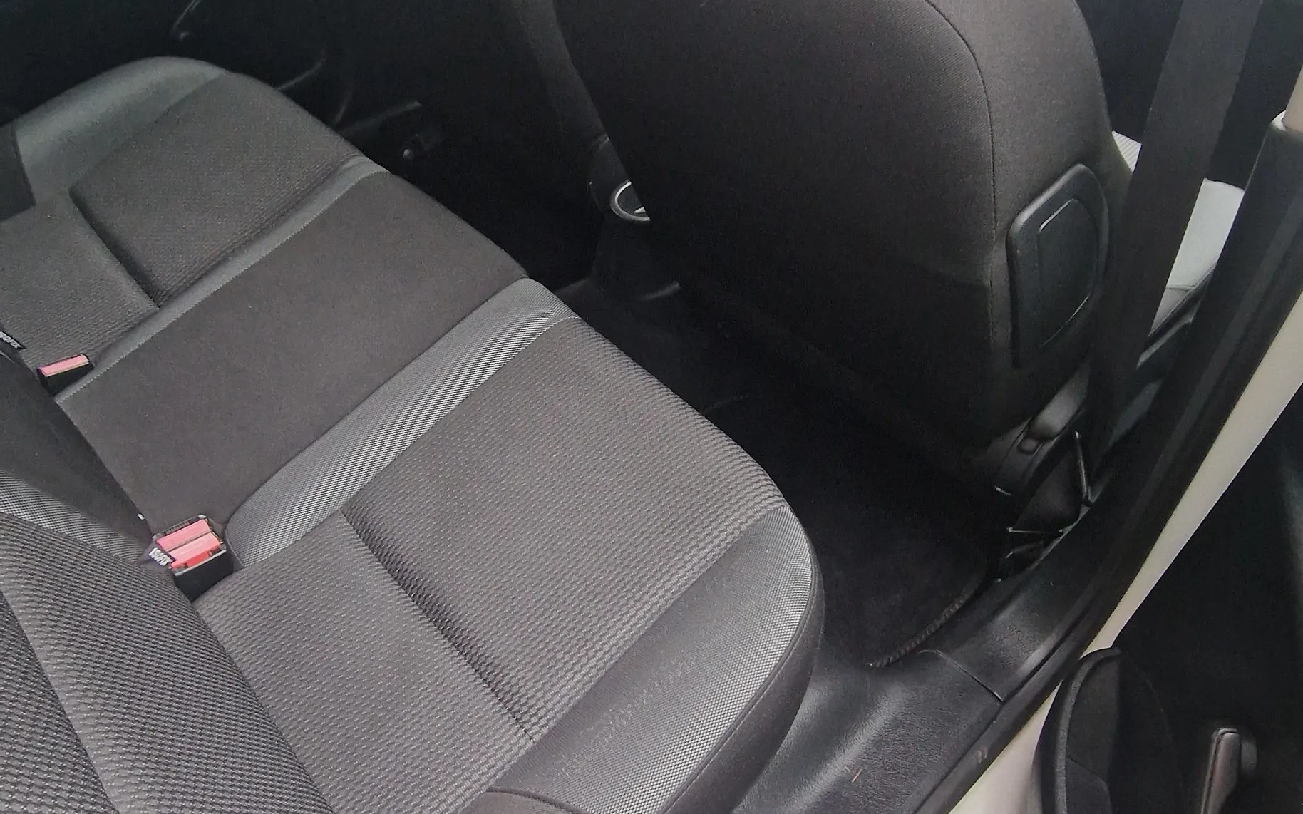 Notranja slika - Peugeot - 207 Active 1,4 - 6