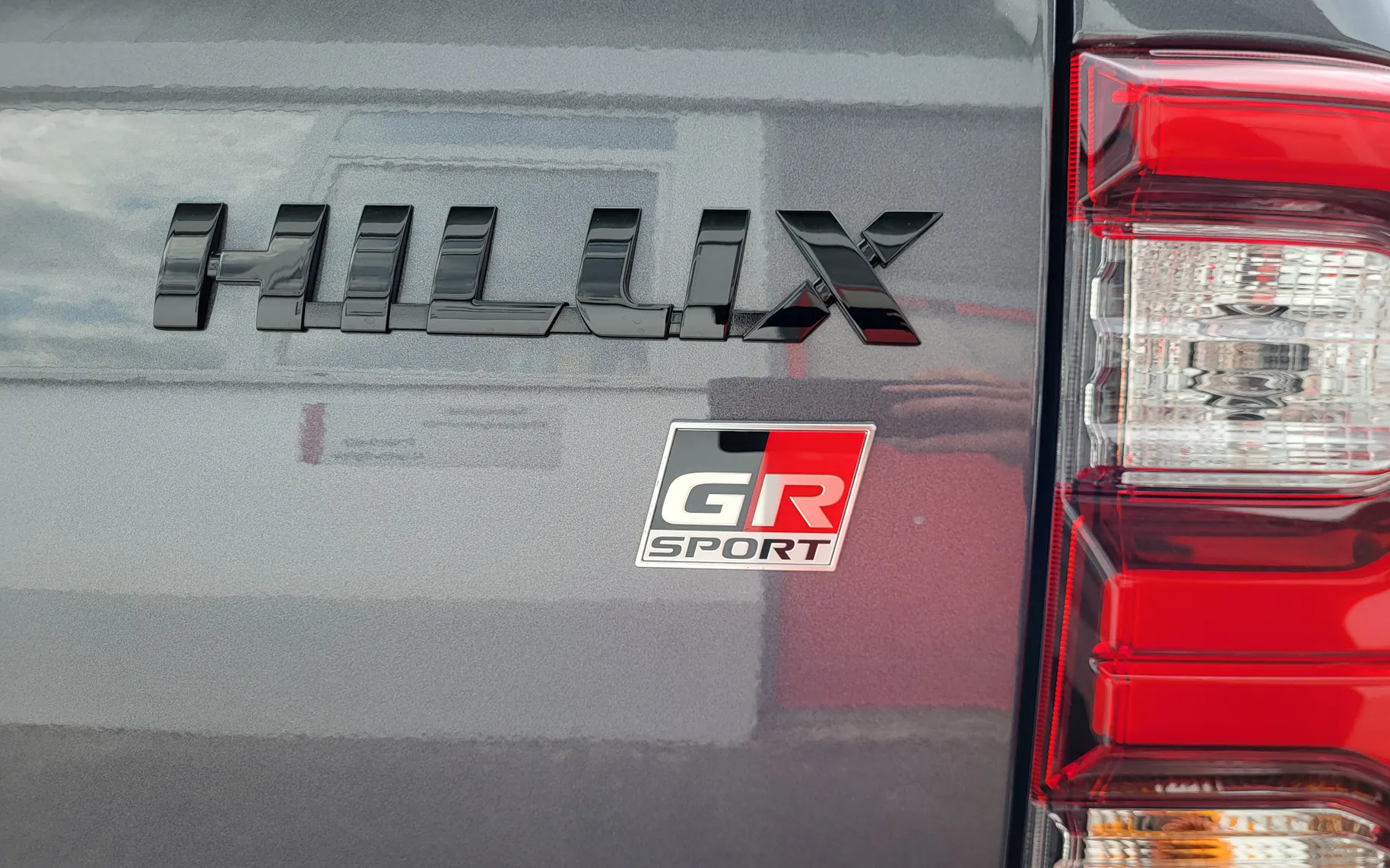Zunanja slika - Toyota Hilux - 2.8 D-4D GR SPORT - 10