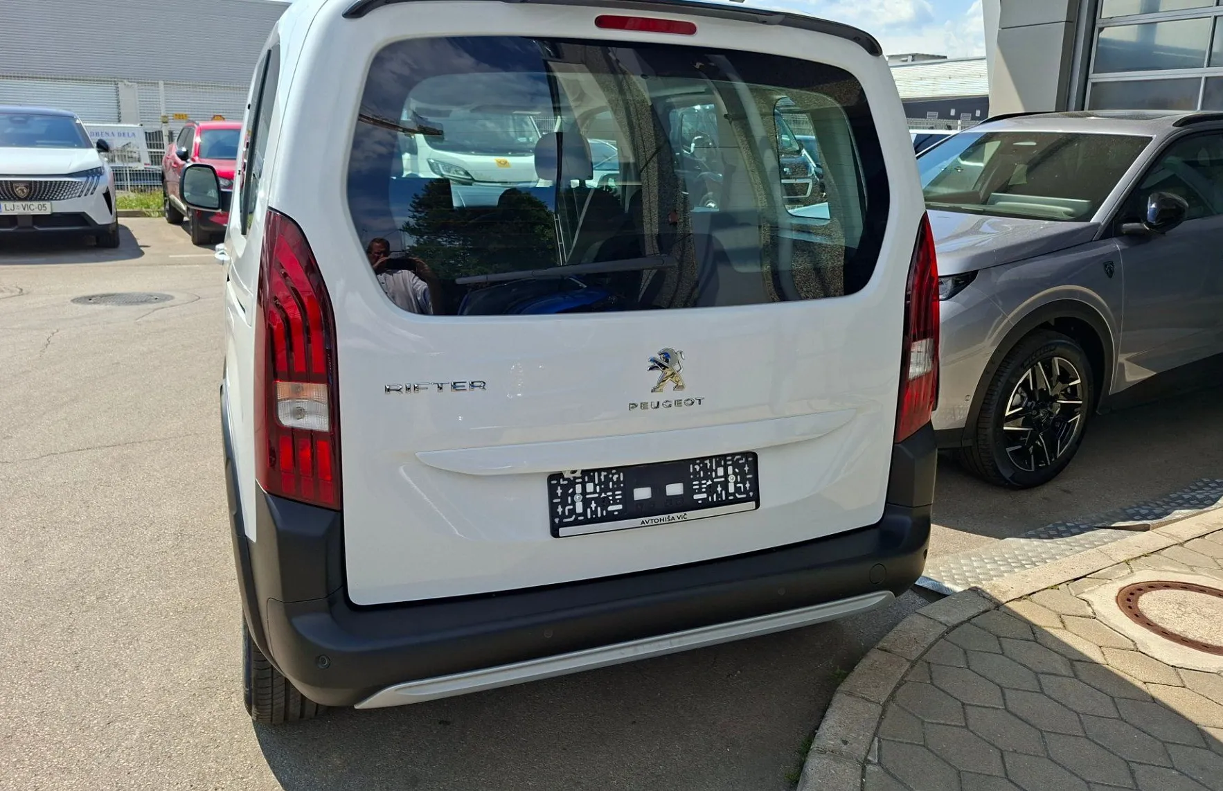 Zunanja slika - Peugeot Rifter - L1 ALLURE 1.2 PURETECH 110 STT €6.4 - 4