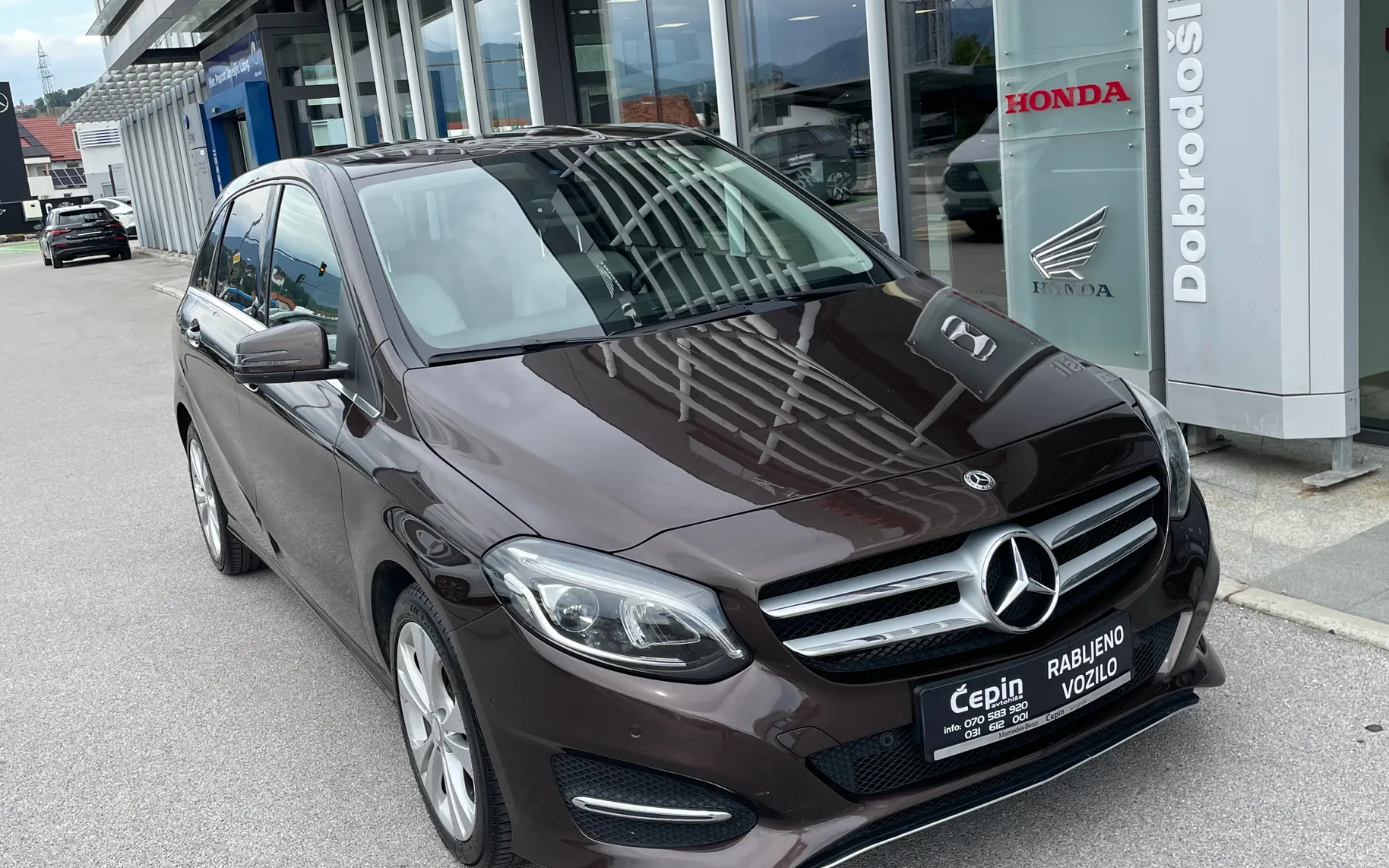 Zunanja slika - Mercedes-Benz B-Razred - 200D-AUT-STYLE-LED-NAVI-SLO-TOP - 1