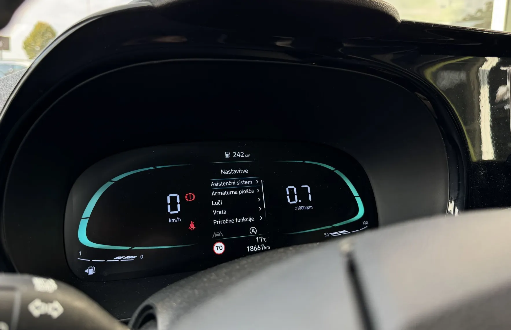 Zunanja slika - Hyundai i10 - 1.0 SLUŽBENO VOZILO - 8