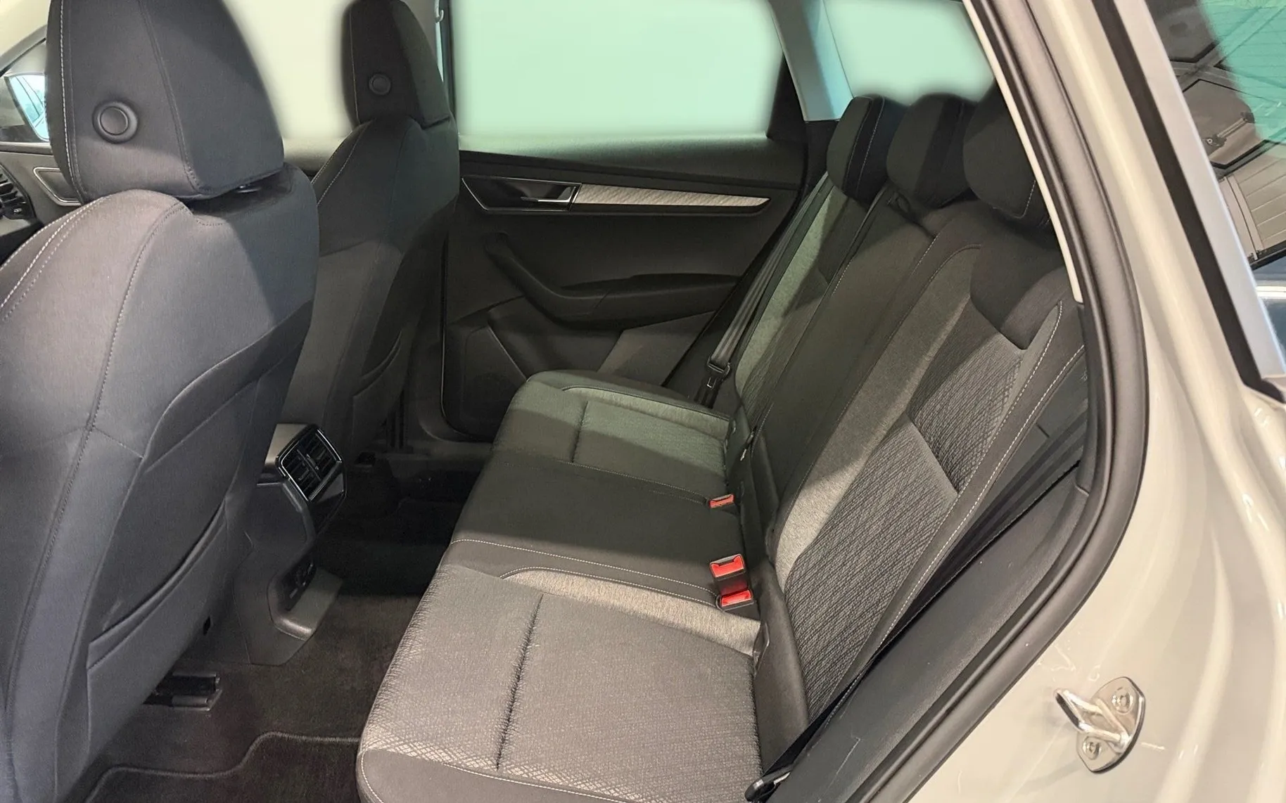 Notranja slika - Škoda Karoq - 2.0 TDI Style DSG-LED-Keyless-ACC-Navi-AppConnect - 11
