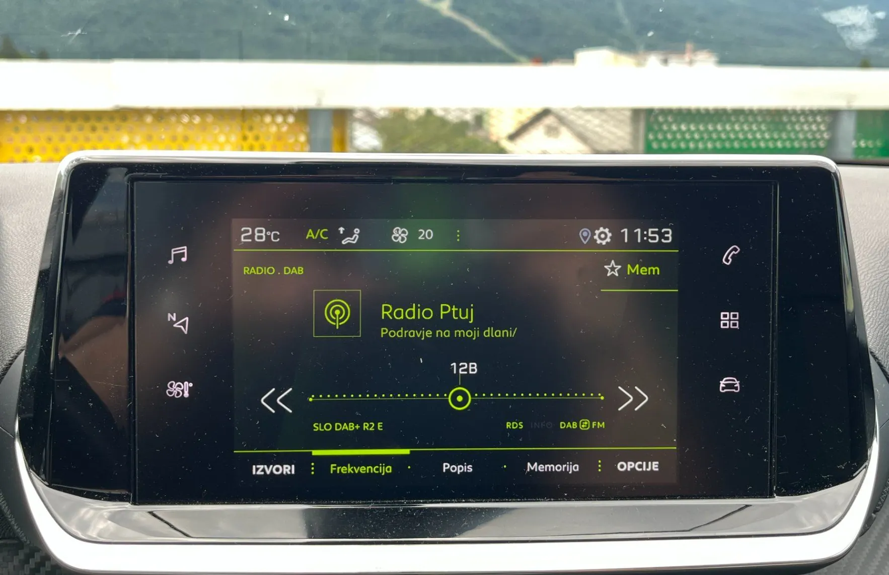 Zunanja slika - Peugeot 2008 - reTech 100 Allure Pack LED. 180° POGLED. NAVI. SLO - 16
