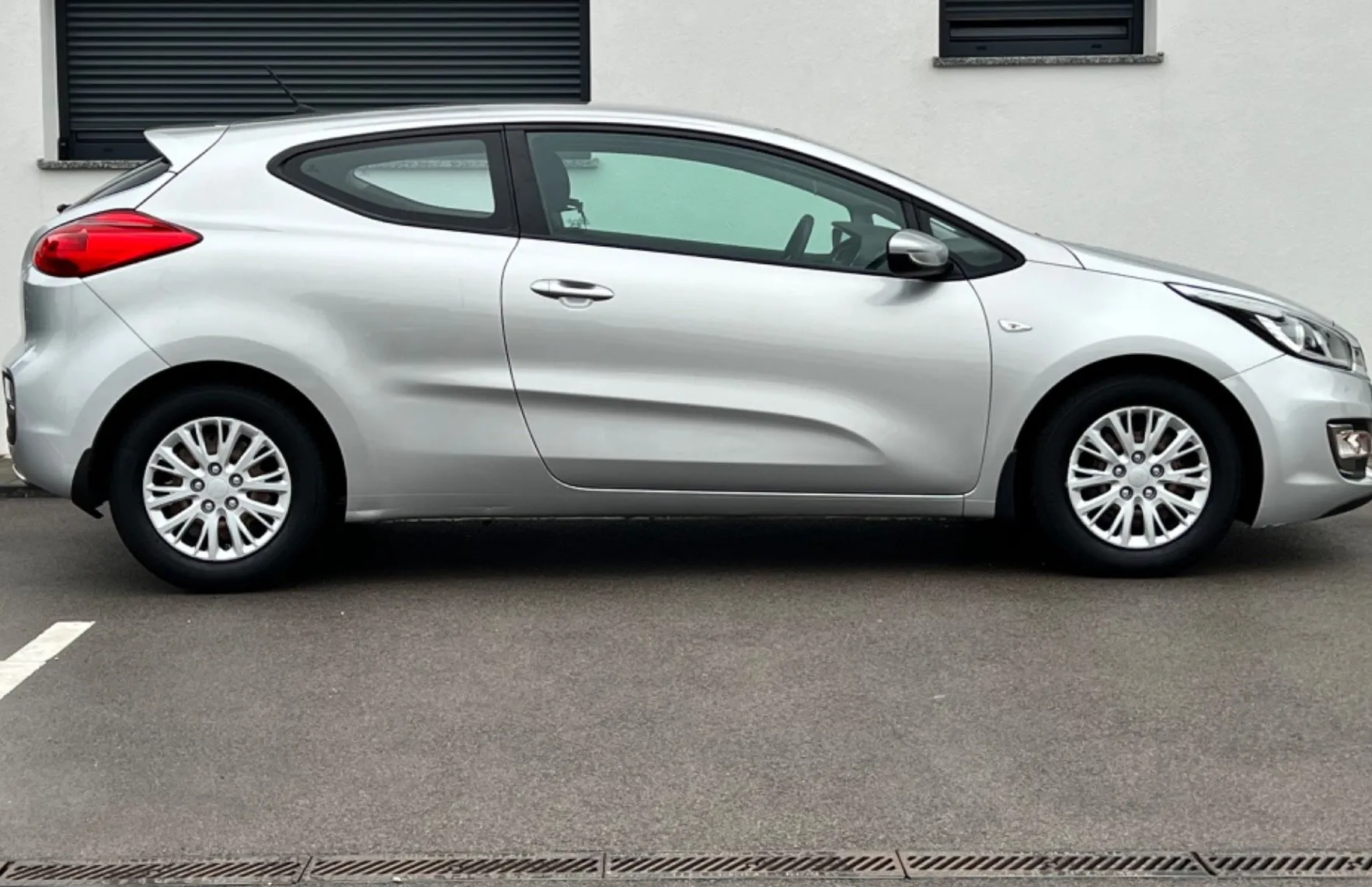 Zunanja slika - KIA Pro_Ceed - 1.4 CVVT+SLO+SAMO 97.888km+USB - 5