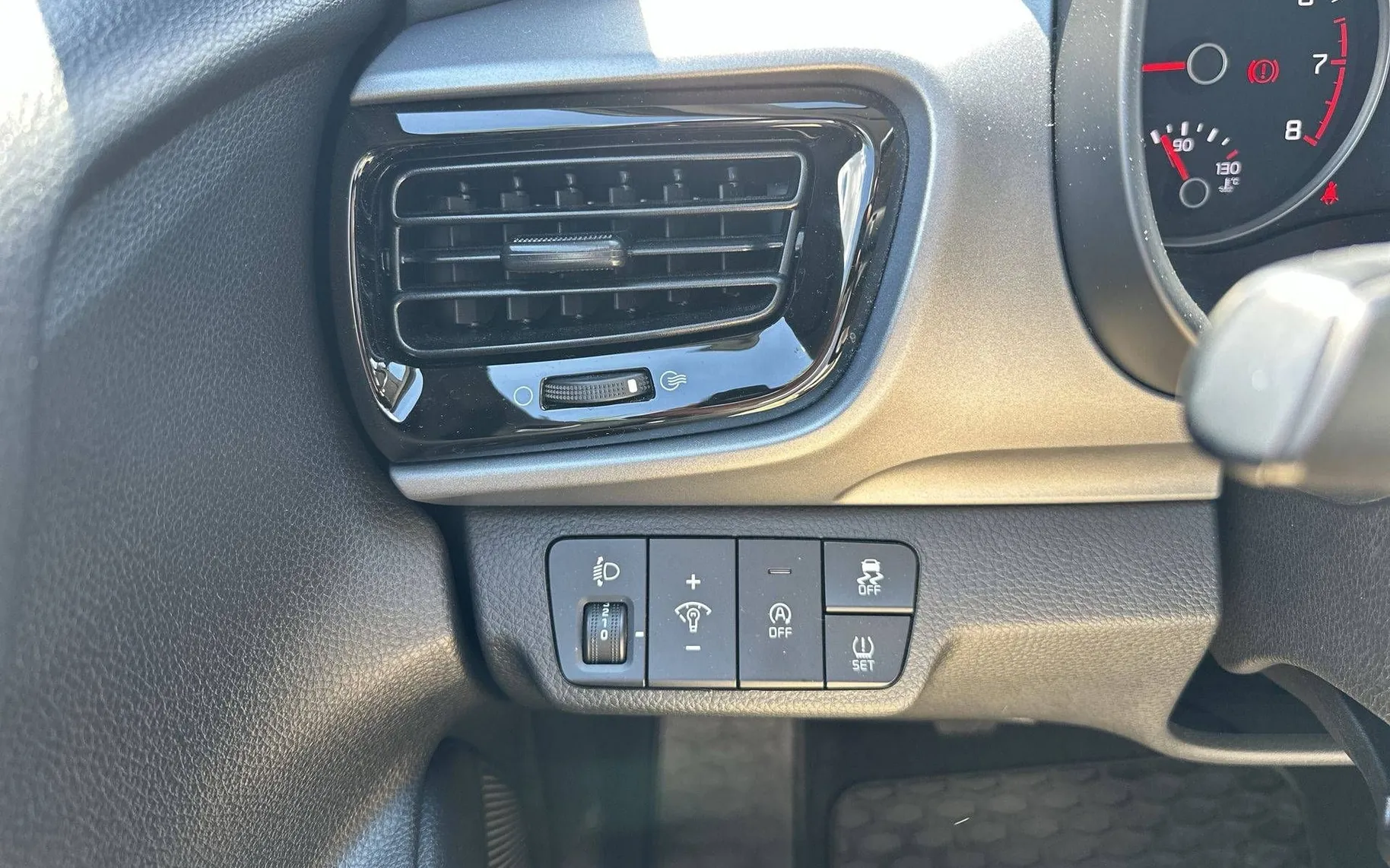Notranja slika - KIA Stonic - 1.0 T-GDi LX Urban ISG - 14