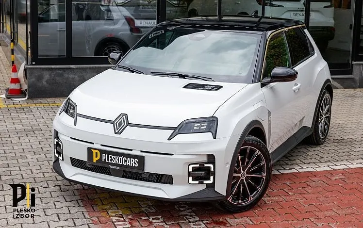 Zunanja slika - Renault 5 E-tech - techno EV40 90kW + VINJETA - 2