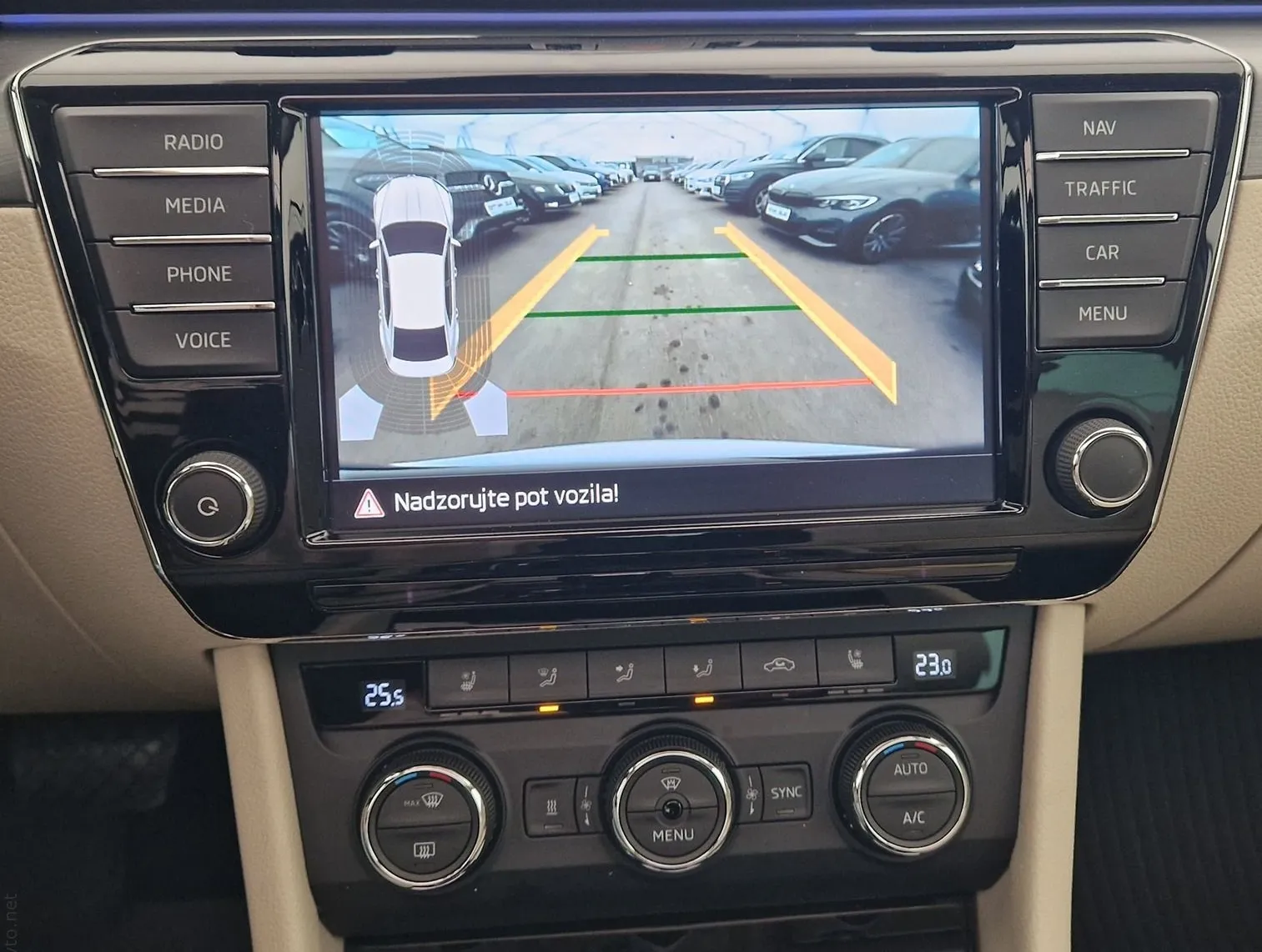 Zunanja slika - Škoda Superb - 4x4-2.0 TDI-DSG-PANORAMA-360KAM.-USNJE-ACC-F1-18.. - 6