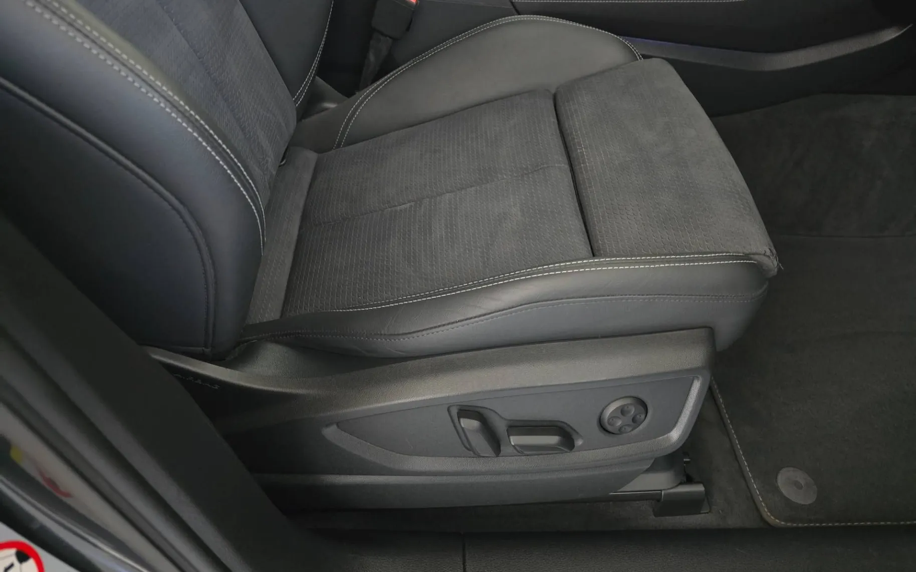 Notranja slika - Audi Q5 - quattro 40 TDI Advanced S-line S tronic - 18