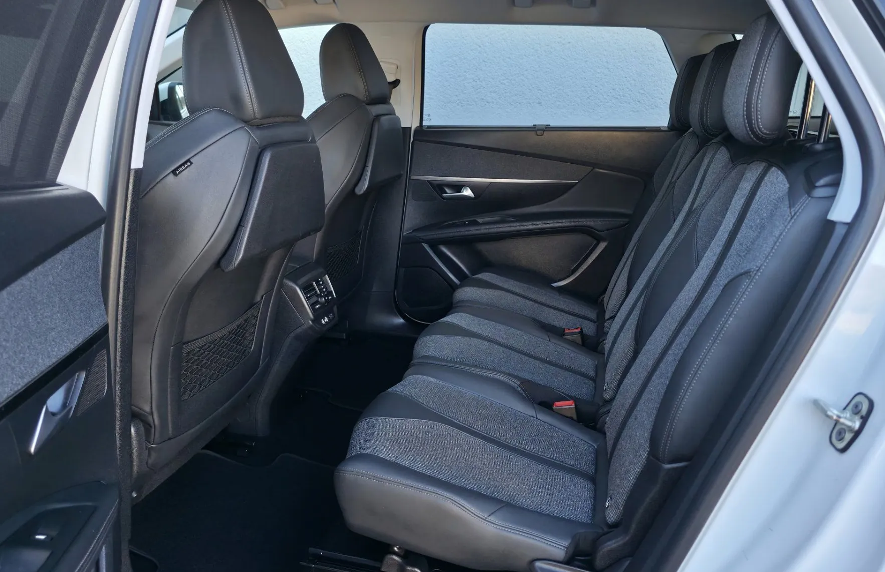 Zunanja slika - Peugeot 5008 - 2.0HDI EAT8 Allure FULLED•BLIS•7-SED•KEYLES•KAMER• - 7