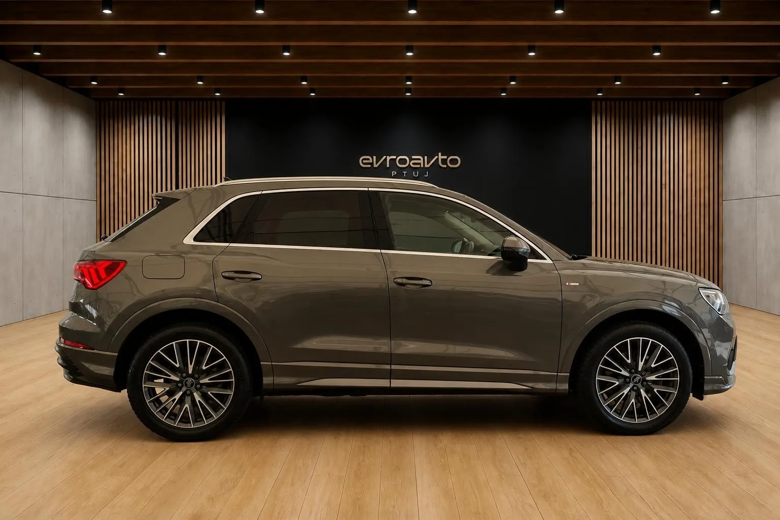 Zunanja slika - Audi Q3 - quattro 40 TDI S line•Radarski tempomat•Matrix - 6