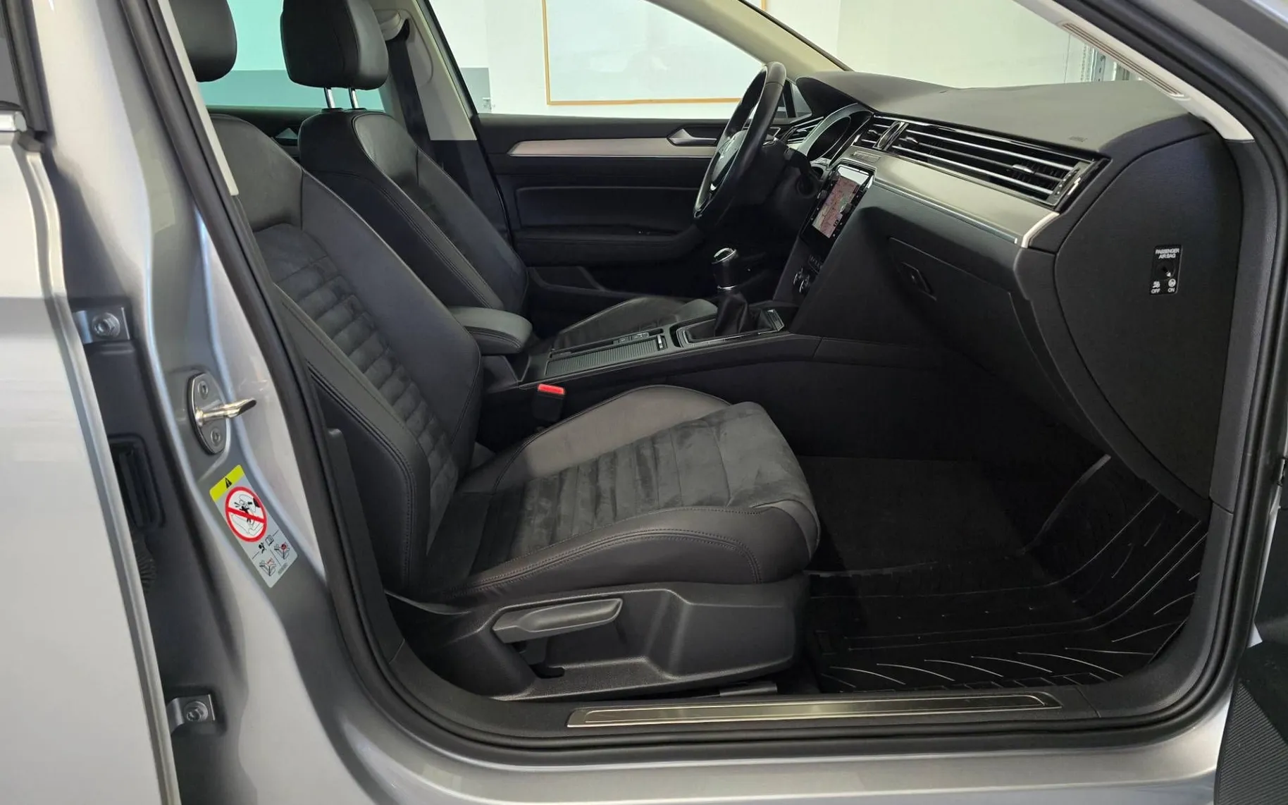 Notranja slika - Volkswagen Passat Variant - 2.0 TDI Highline - LED.alcantara.kamera.ACC.kljuka - 13