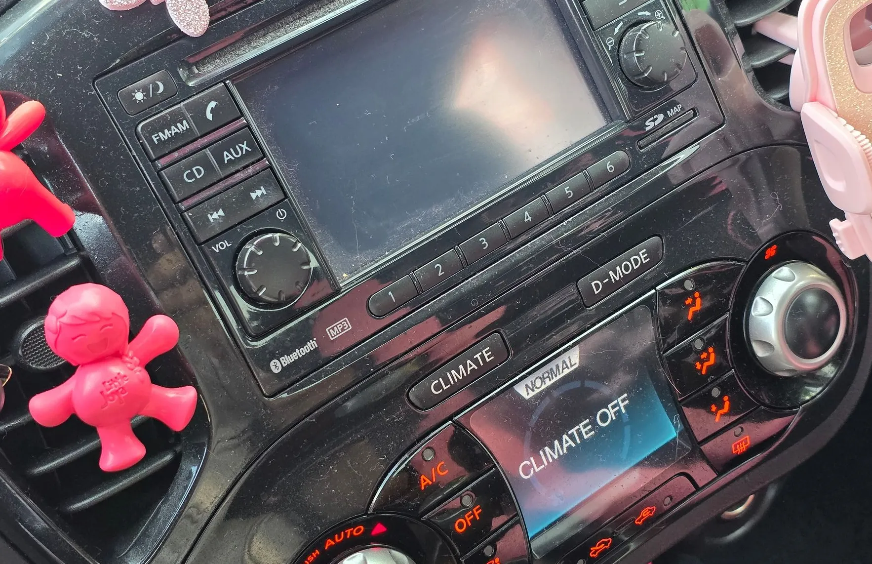 Zunanja slika - Nissan Juke - 1.5 dCi PINK PAKET KLIMA-ALU PLATIŠČA-SLOVENSKI - 15