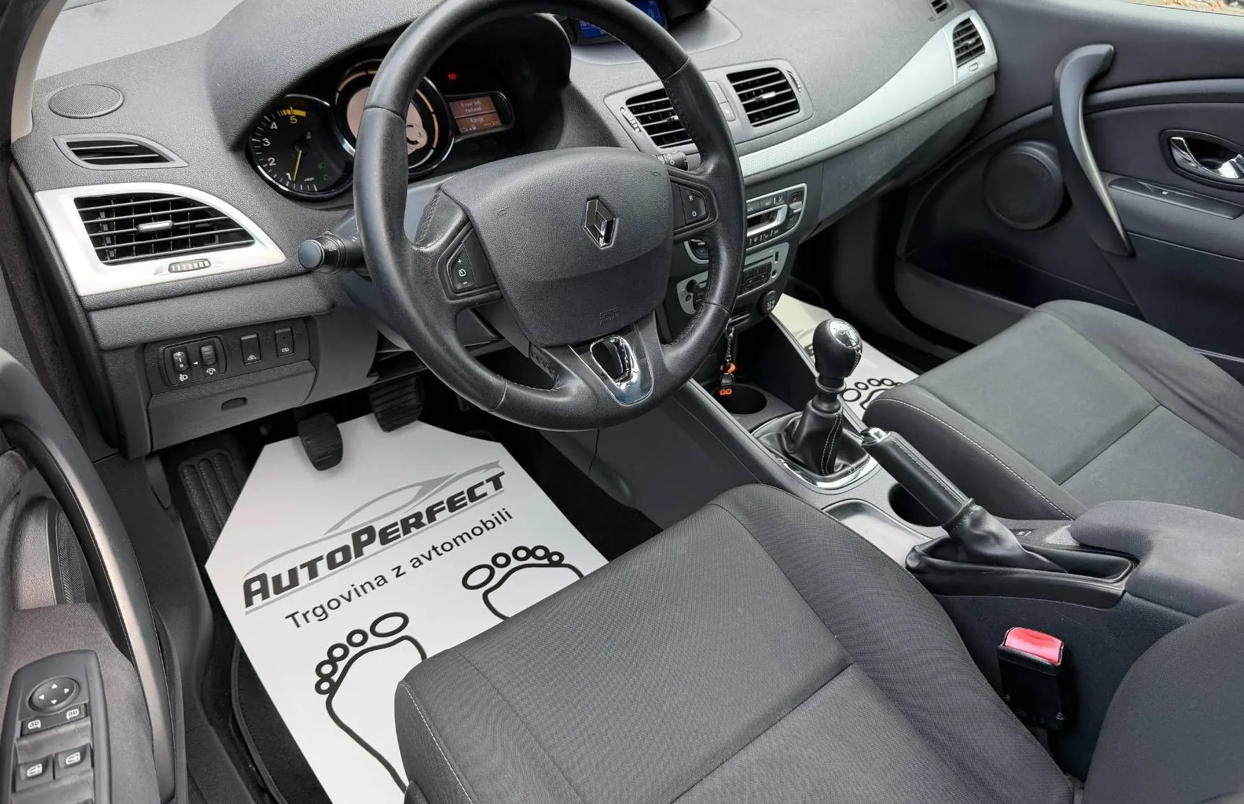 Zunanja slika - Renault Mégane - Megane Berline 1.5 dCi |SLO|2 CON. KLIM.| - 9