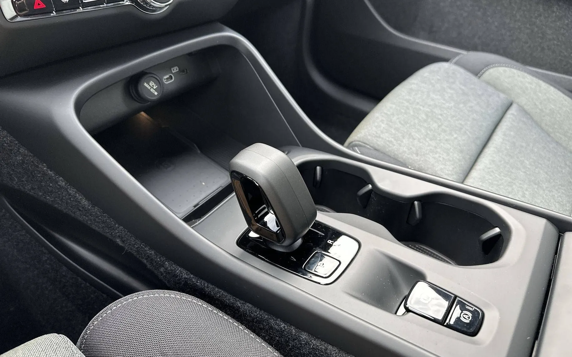 Notranja slika - Volvo XC40 - B3P Core Avt... - 20