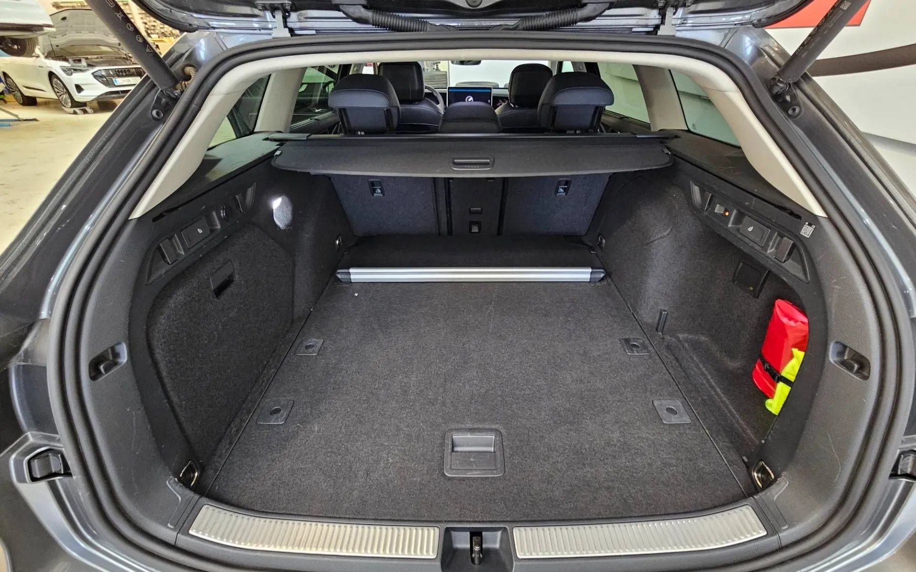 Notranja slika - Volkswagen Passat Variant - 2.0 TDI BMT Business DSG - 10