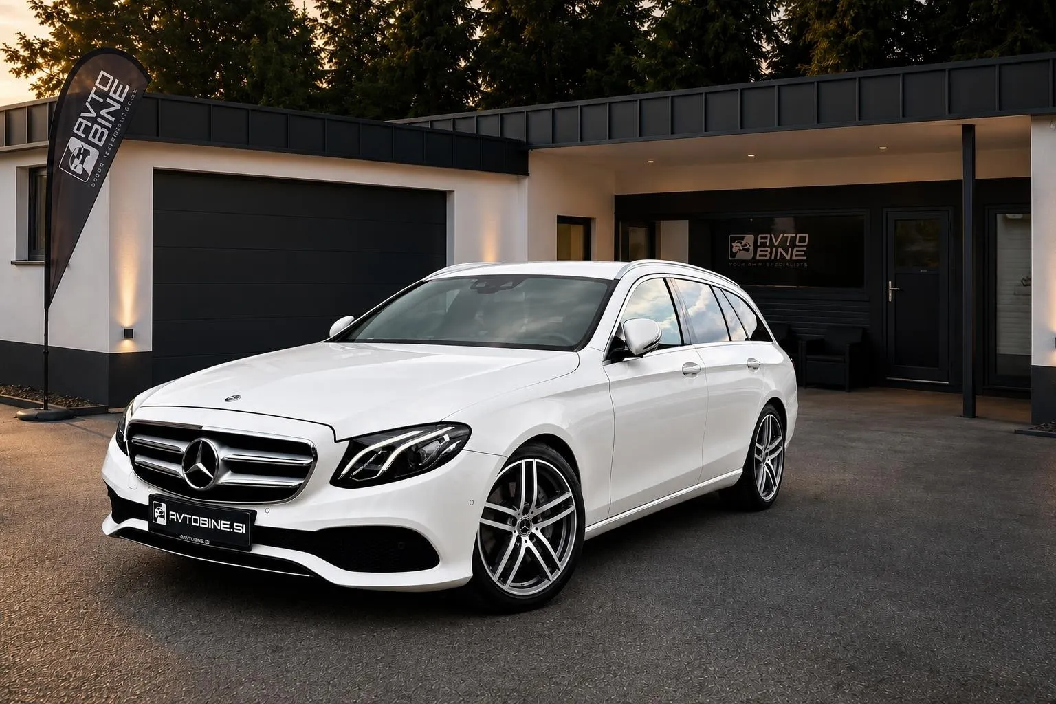 Zunanja slika - Mercedes-Benz E-Razred - E 220 D•AVANTGARDE•9G•VIRTUAL•HEAD UP•LED•NAVI... - 3