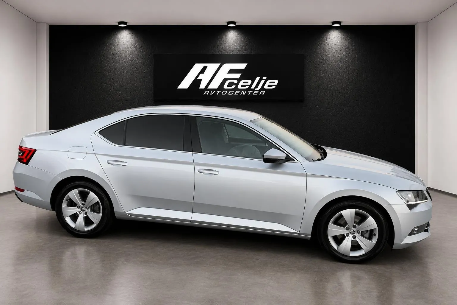 Zunanja slika - Škoda Superb - 2.0 TDI-112.000km-1.LASTNIK-LIZING ZA TUJCE-ACC - 4