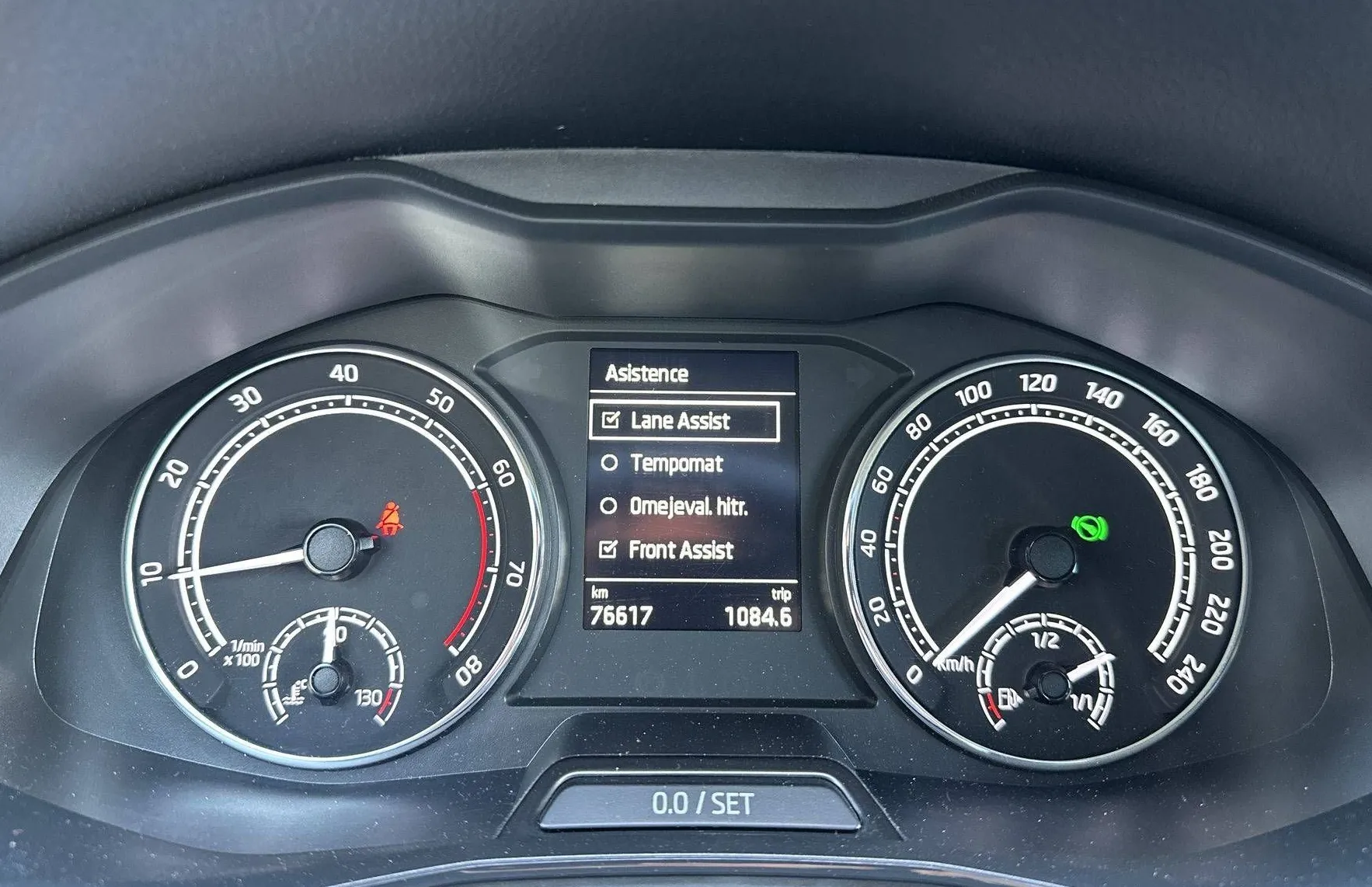 Zunanja slika - Škoda Kamiq - 1.0 TSI Sport  Volan+sedeži  Kamera LED - 14