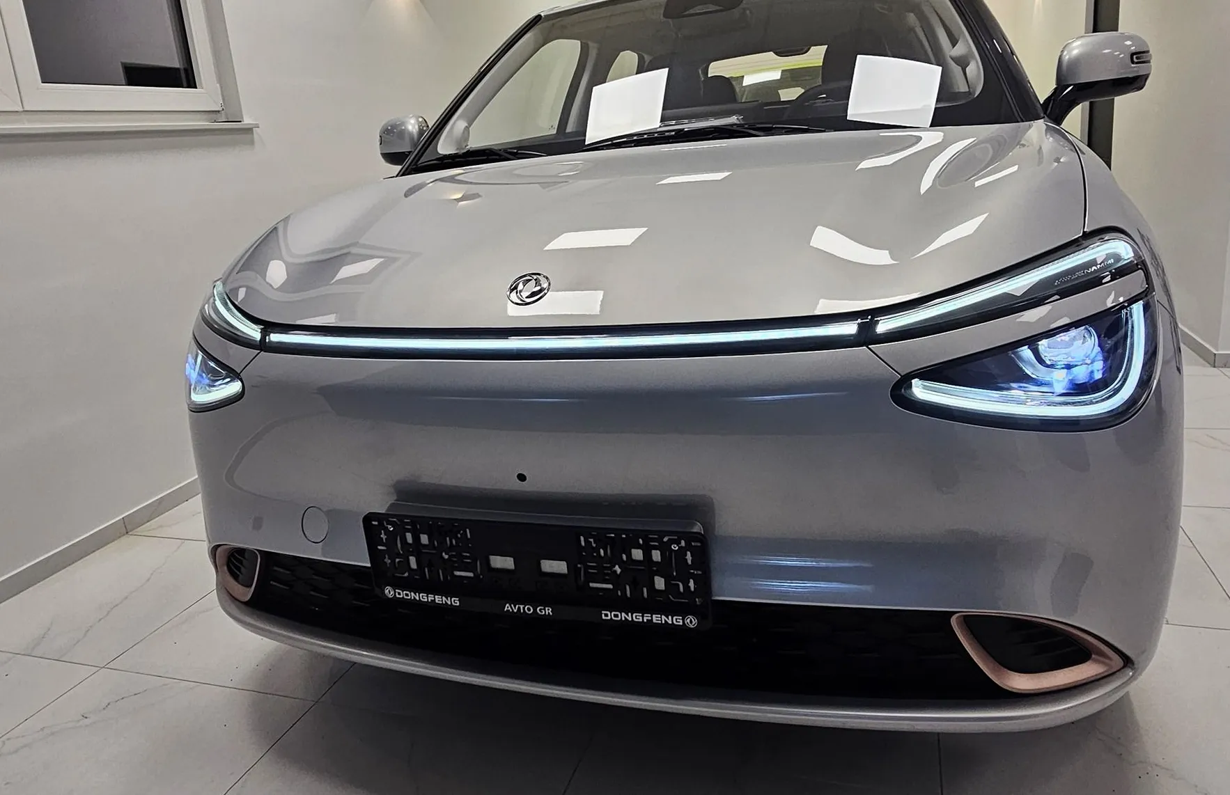 Zunanja slika - Dongfeng Box - 42.3 kWh 70 kW- SILVER- - 4