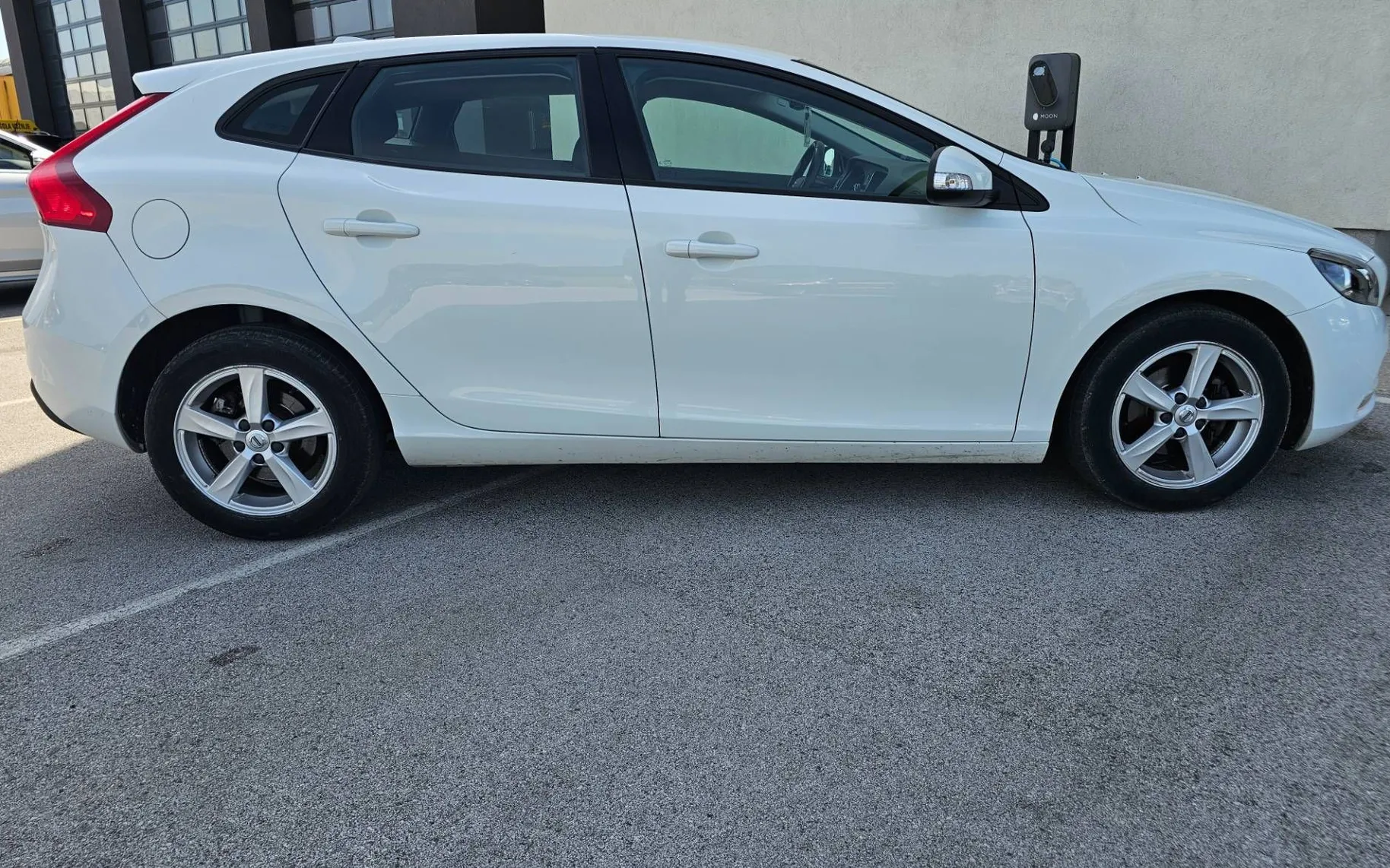 Zunanja slika - Volvo V40 - D2 Kinetic - 7