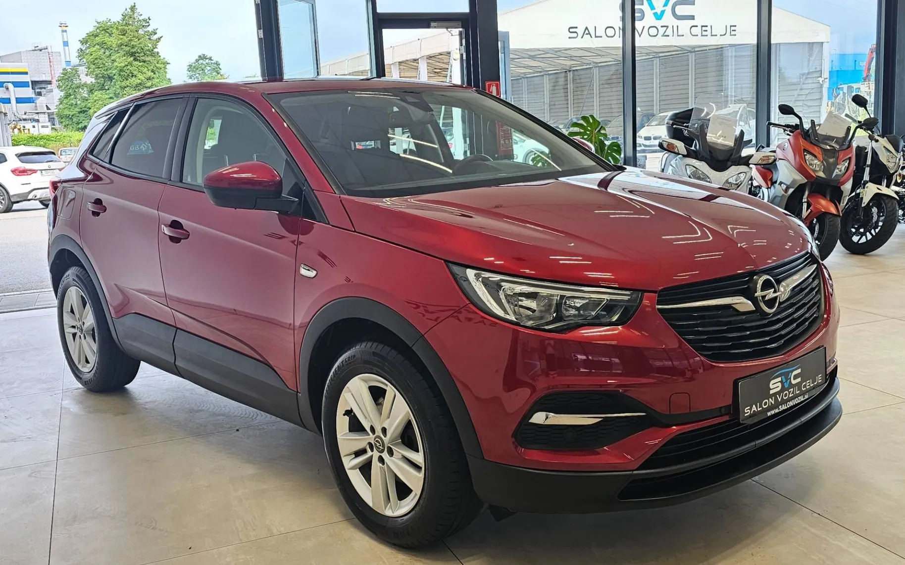 Zunanja slika - Opel Grandland X - 1.2-JAMSTVO-OPRAVLJEN VELIK SERVIS-OBROK ŽE 143€ - 3