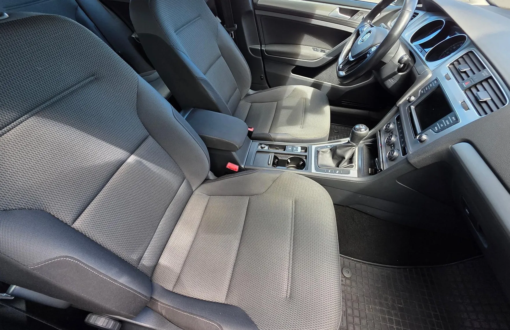 Zunanja slika - Volkswagen Golf - 4MOTION 1.6 TDI XENON-GRETJE SEDEŽEV-KAMERA-SLO - 13