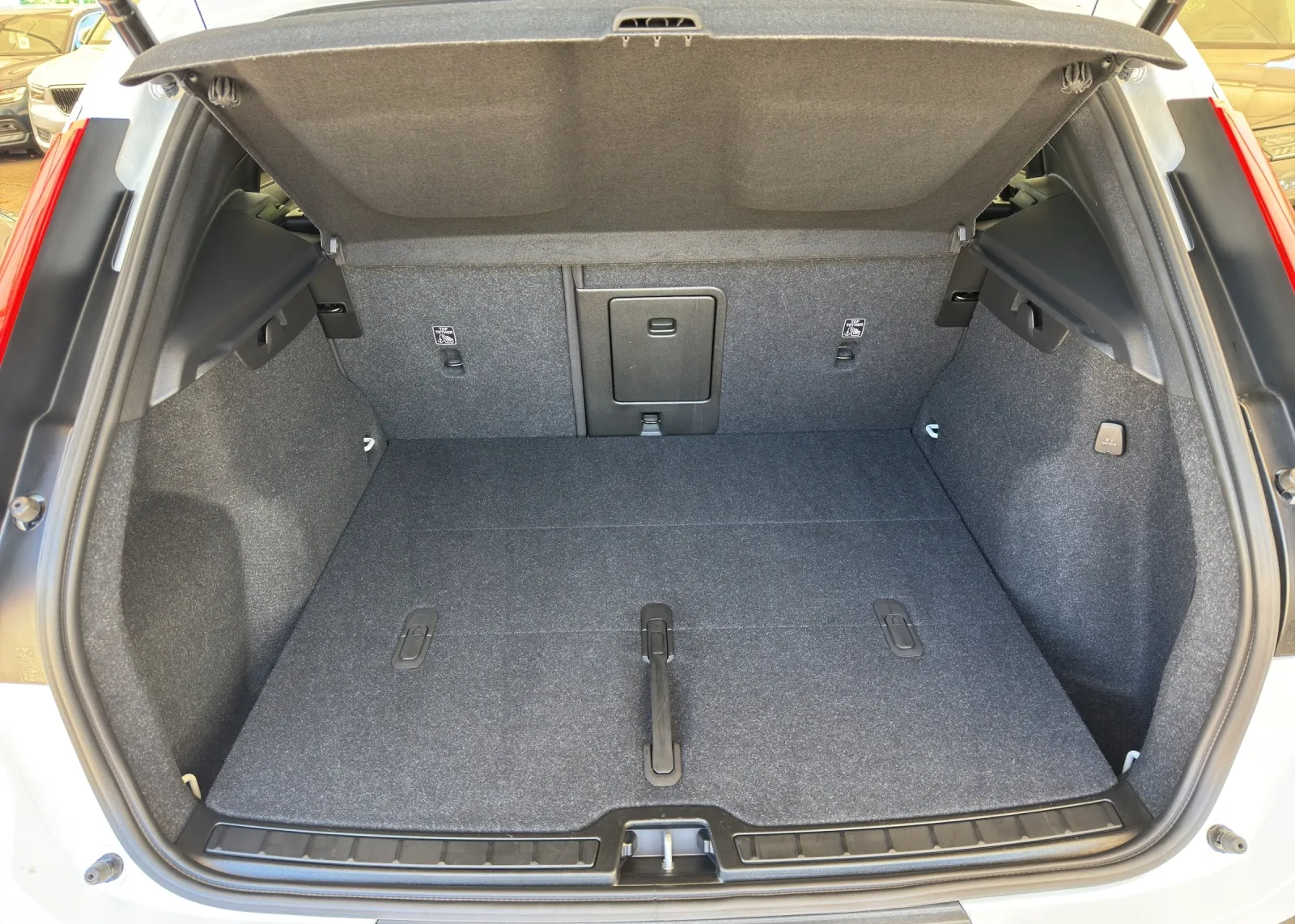 Zunanja slika - Volvo XC40 - B3 AUT. - 18