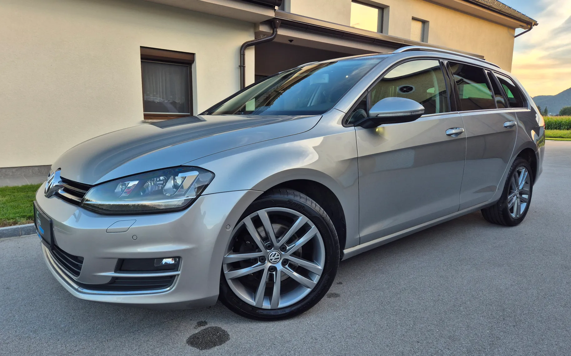 Zunanja slika - Volkswagen Golf - 4motion 2.0 TDI BMT Highline - 2