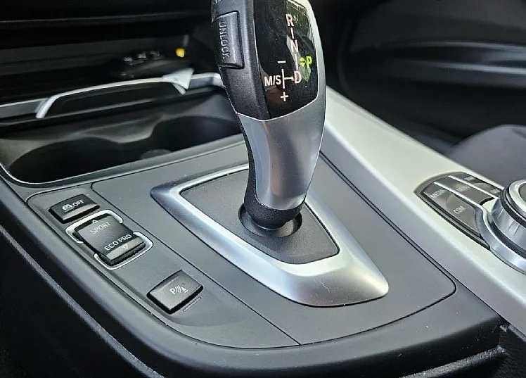 Zunanja slika - BMW Serija 3 - Touring: 318D AVT. LED-NAVIGACIJA-ALU PLATIŠČA-PDC - 16