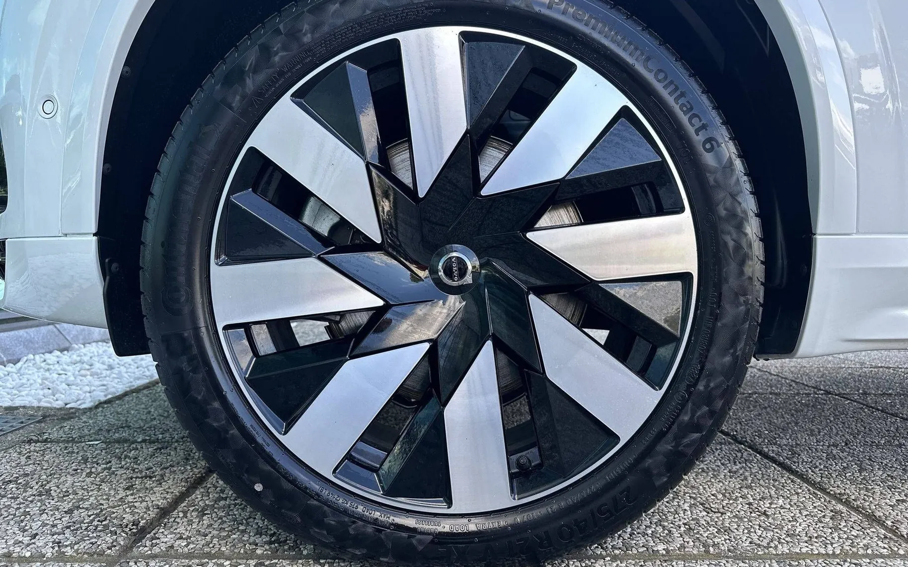 Notranja slika - Volvo XC90 - T8 AWD Ultra Dark 7s 3 leta garancije + 3 servisi. - 9