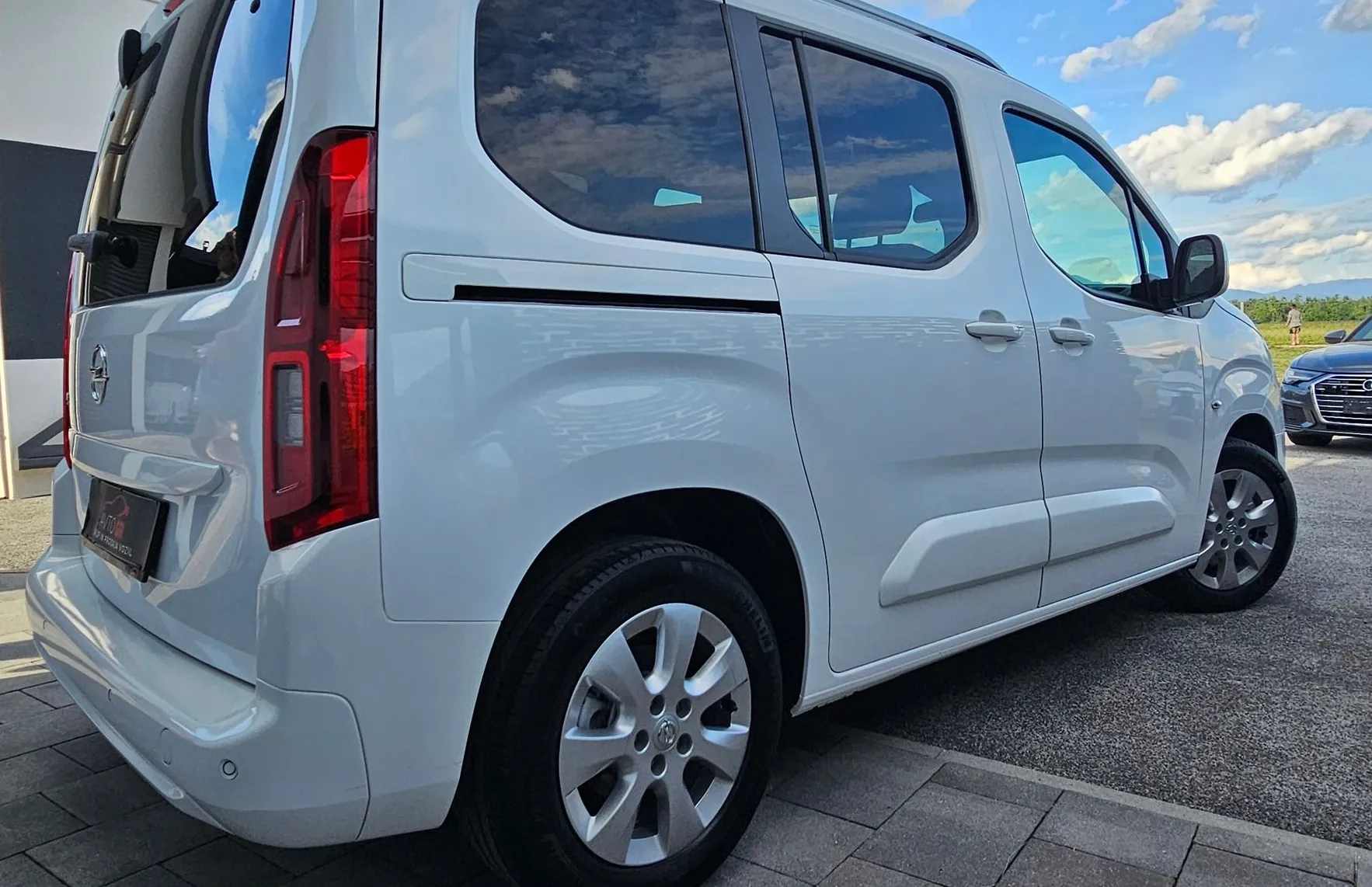 Zunanja slika - Opel Combo - 1.5 CDTI-Life-AUT. Le 125.000km-ODLIČEN-LED-Start- - 9